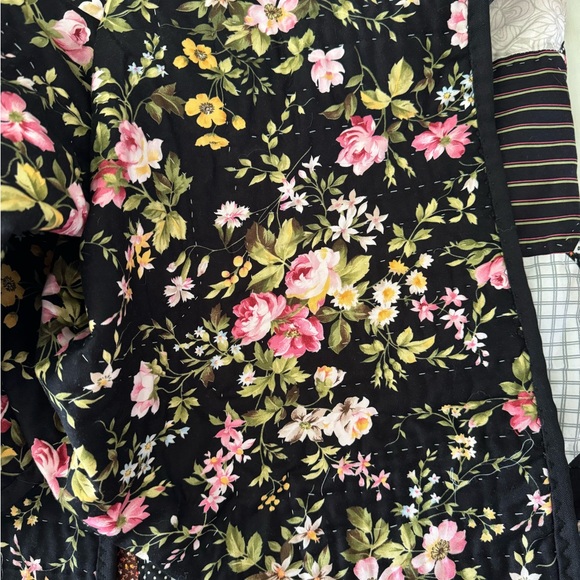 Hand stitched quilt - Picture 5 of 5